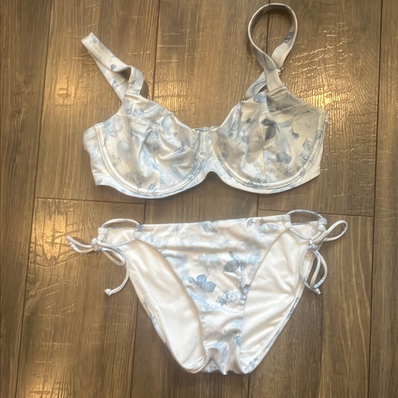 Victoria Secret Bikini 36d top medium bottom - Picture 1 of 2